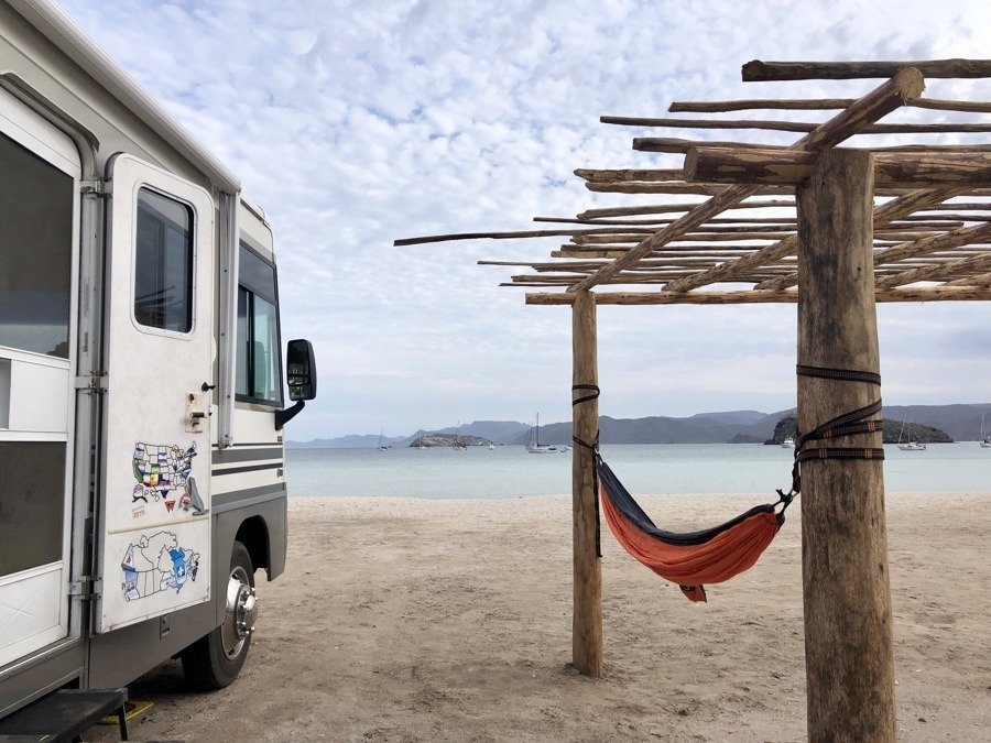 santispac_1 Beach RV dry camping at Playa Santispac on Bahia Concepcion in Baja Mexico.