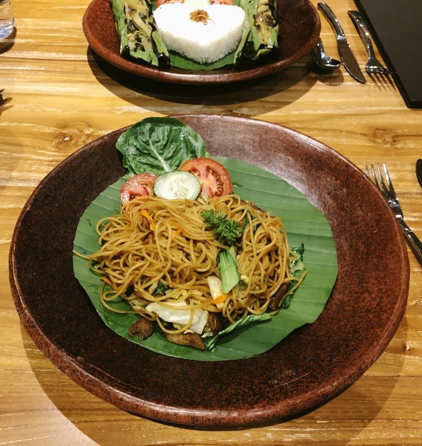 janis_vegan_corner_1 mie goreng at janis vegan corner in ubud, bali, indonesia.