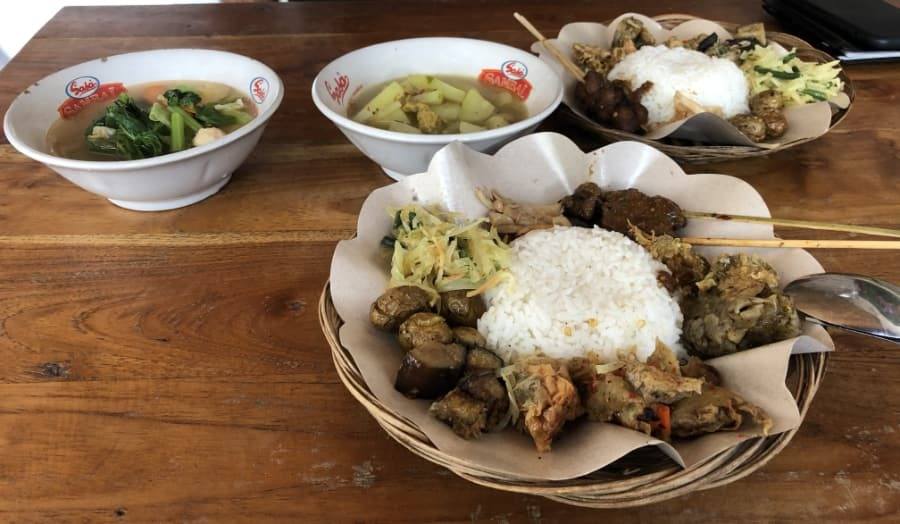 nandini_vegetarian_4 vegan nasi campur at nandini vegetarian in ubud, bali, indonesia.
