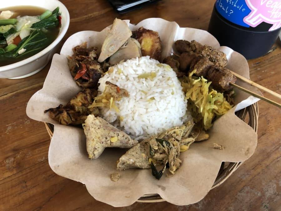 nandini_vegetarian_6 vegan nasi campur at nandini vegetarian in ubud, bali, indonesia.