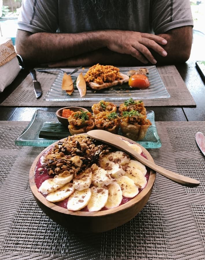 onion_12 vegan smoothie bowl at the onion in ubud, bali, indonesia.