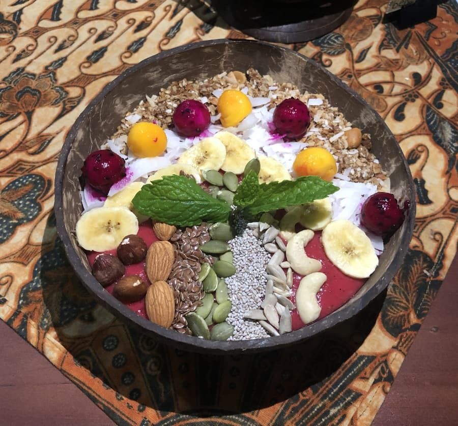 urban_jungle_6 smoothie bowl at urban jungle ubud, bali, indonesia.